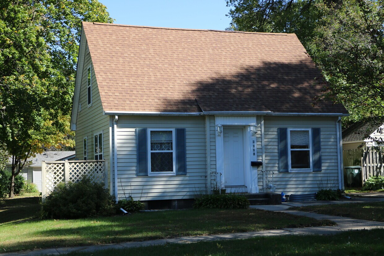 2110 Tremont St, Cedar Falls, IA 50613 House for Rent in Cedar Falls