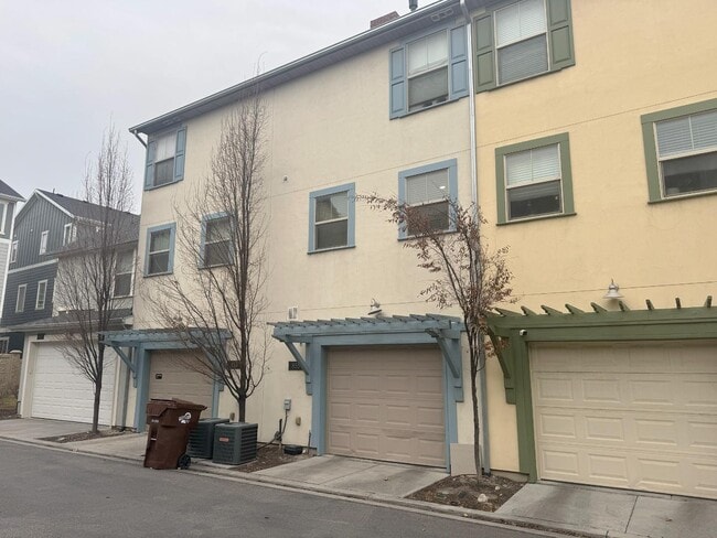 Building Photo - 855 Pantani Ct