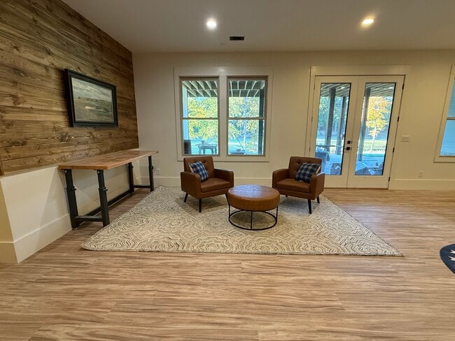 Foto del edificio - 1031 Pinehurst Dr