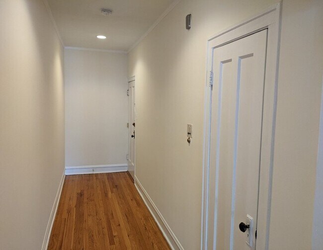 Building Photo - 712 Seward St