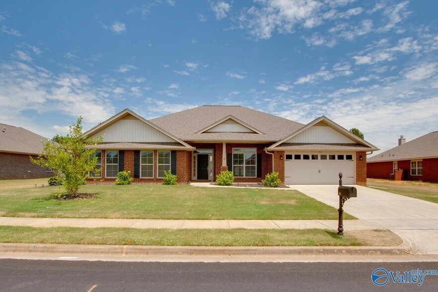 Primary Photo - 512 Summer Cove Cir NW