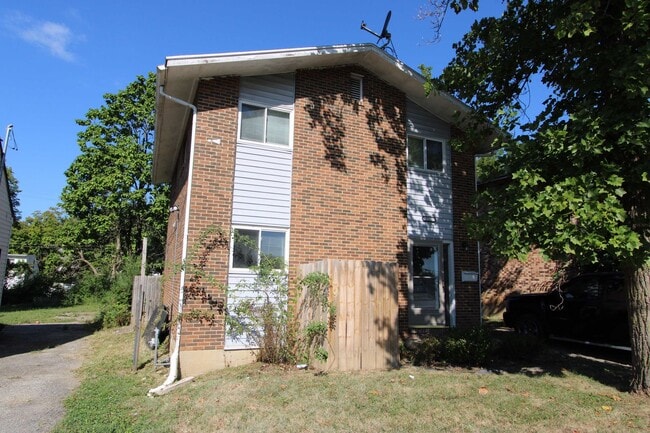 Building Photo - Beautiful 3 Bedroom 1 and a Half Bath Home