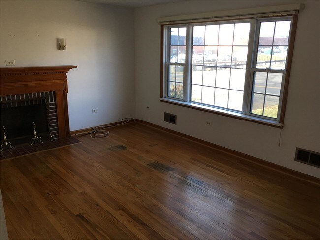 Building Photo - 704 Rock Cliff Dr