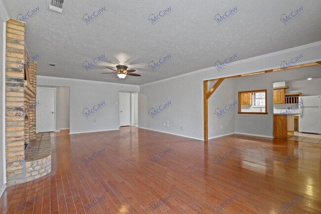 Building Photo - 213 Gregory Dr