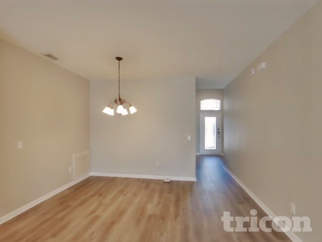 Building Photo - 12423 Ridgedale Dr