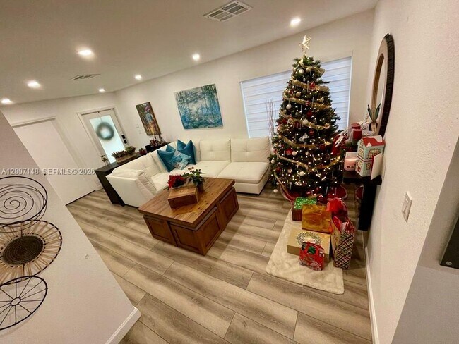 Foto del edificio - 1149 NW 126th Pl