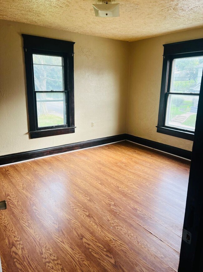 Foto del edificio - 3 br, 1 bath House - 636 S. Ray St.