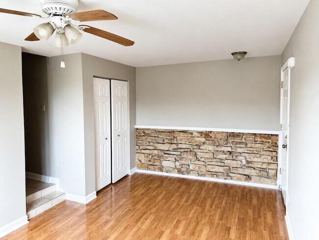 Foto del edificio - 9307 W Irving Park Rd