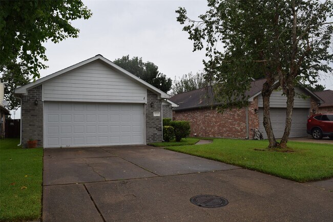 Foto del edificio - 18130 Beaverdell Dr