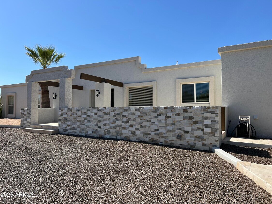 Foto principal - 4847 E Calle de Las Estrellas Rd