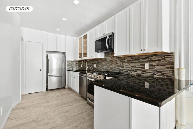 Building Photo - 423 E 84th St