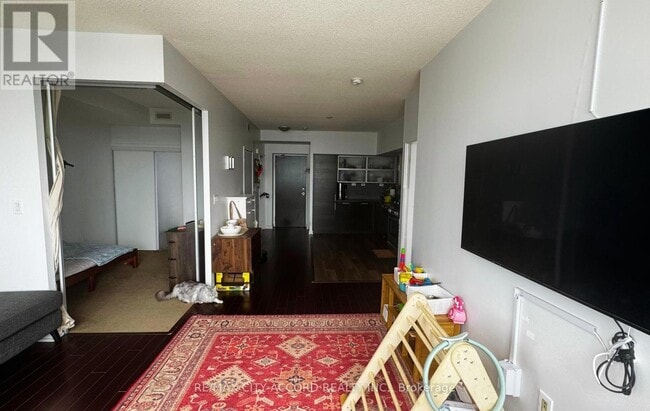Building Photo - 25 Capreol Ct