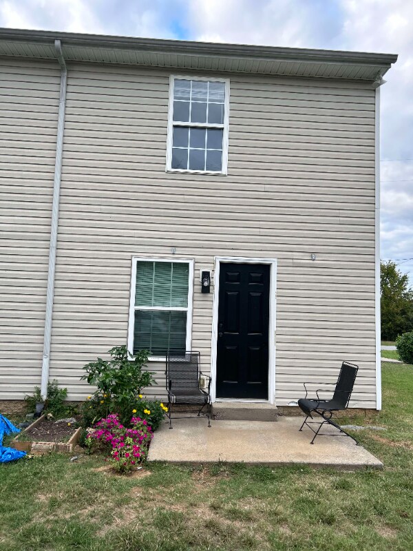 Building Photo - 300 Hobbs Ave
