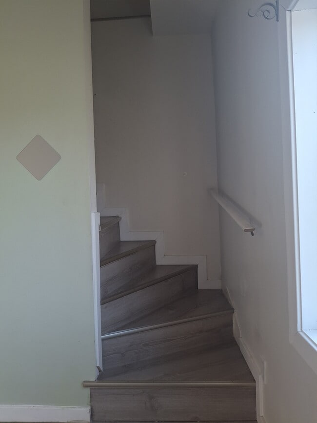 Building Photo - 400 Orange St