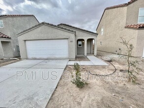 Building Photo - 2411 Village Dr