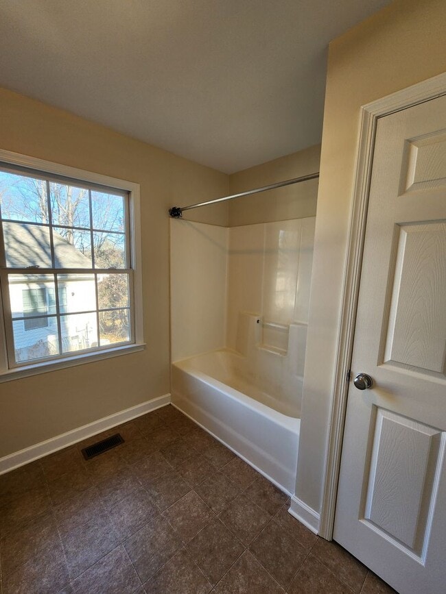 Building Photo - Asheville Rental!