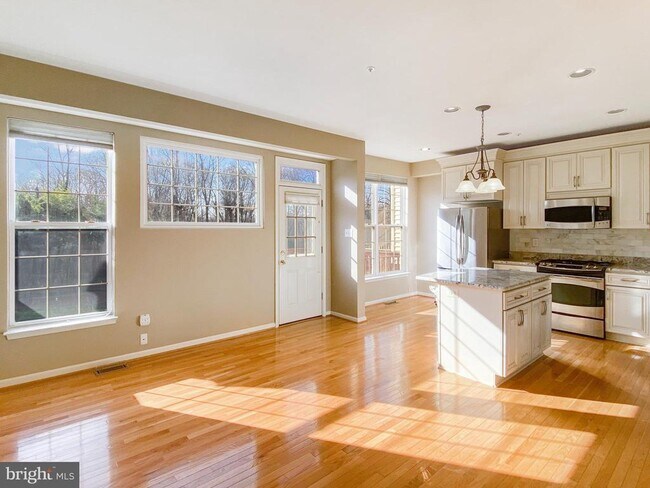 Building Photo - 13737 Lambertina Pl