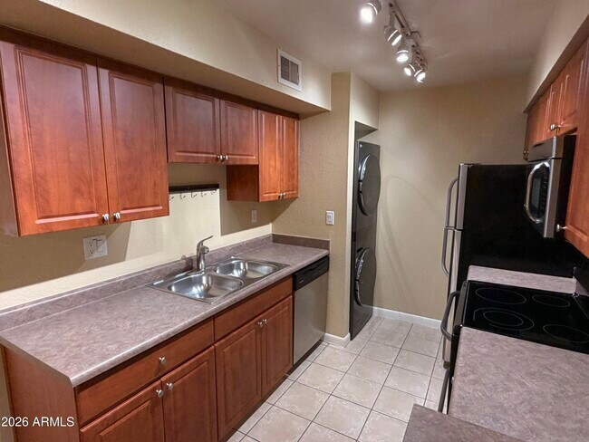 Foto del edificio - 5995 N 78th St
