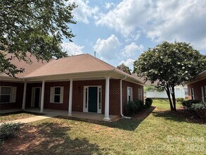 Building Photo - 7045 Somerset Springs Dr