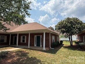 Building Photo - 7045 Somerset Springs Dr