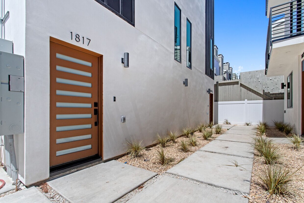 Foto principal - 1815 Barry Ave