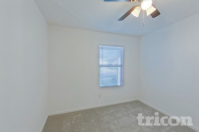 Foto del edificio - 831 Ginkgo Wy