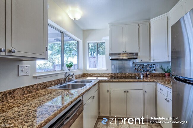 Foto del edificio - 3 br, 3 bath House - 3827 E Lake Way, Redw...