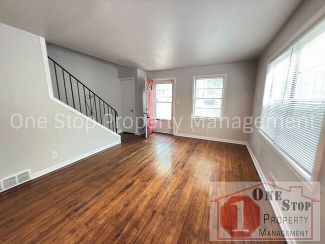 Building Photo - Beautiful 2 Bedroom 1.5 Bathroom in Kansas...