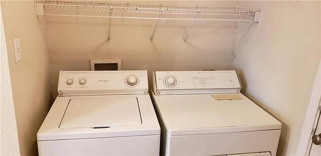 Foto del edificio - 3 Bedroom, 3.5 Bathrooms - 2 Car Garage - ...