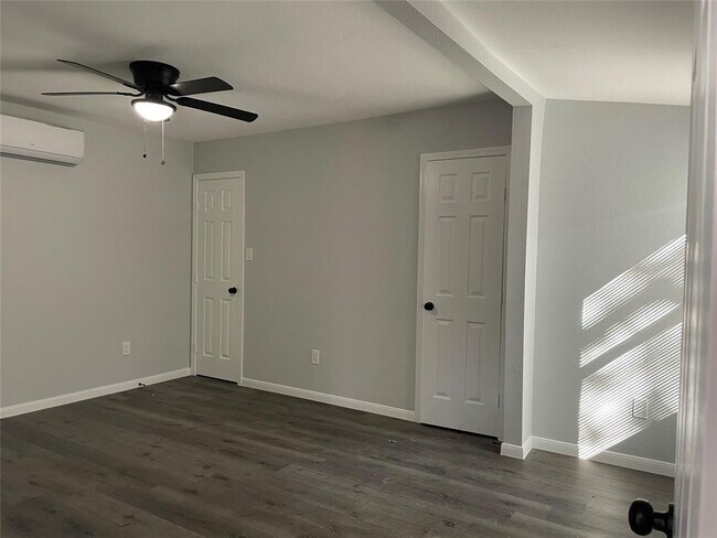 Building Photo - 4613 Plaag St