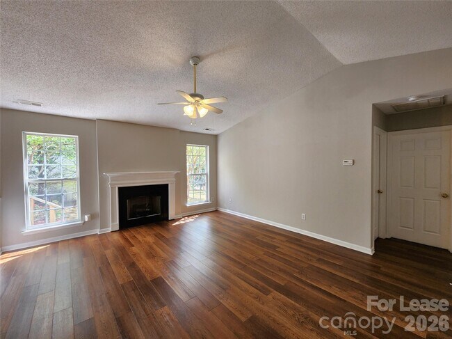 Foto del edificio - 5200 Ashie Ave