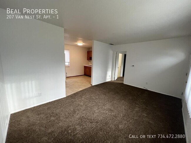 Foto del edificio - 207 Van Nest St