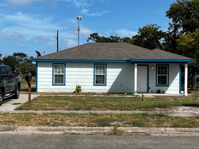 Building Photo - 363 N Rife St