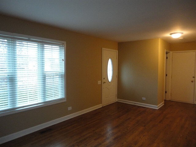 Building Photo - 324 Persimmon Lane