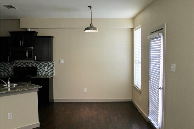 Building Photo - 3609 Valley Vista Dr