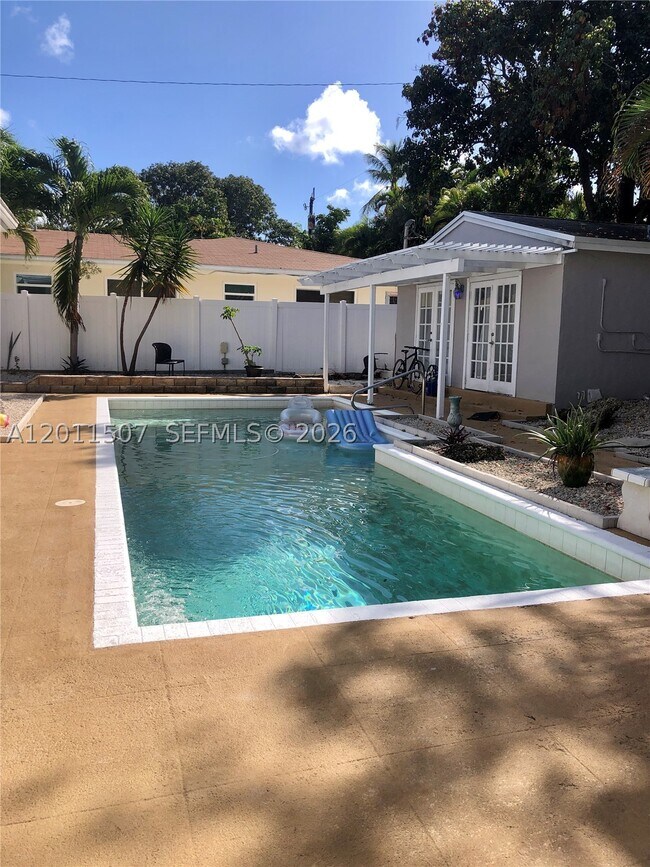 Foto del edificio - 1630 NE 4th Ct