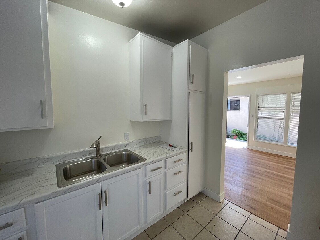 9623 McNerney Ave Unit 9621 C, South Gate, CA 90280 Room for Rent in