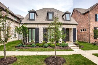 Building Photo - 7021 Royal View Dr