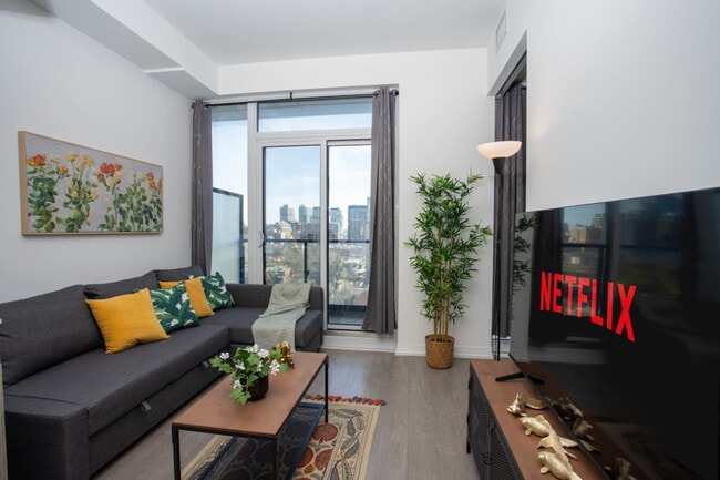 Building Photo - 203 Jarvis St