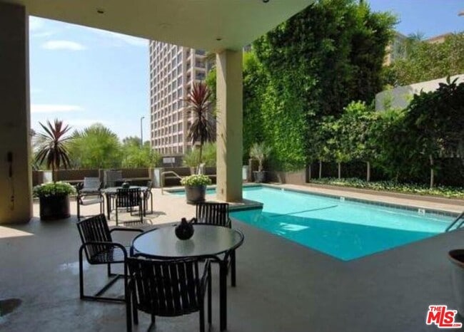 Foto del edificio - 10701 Wilshire Blvd