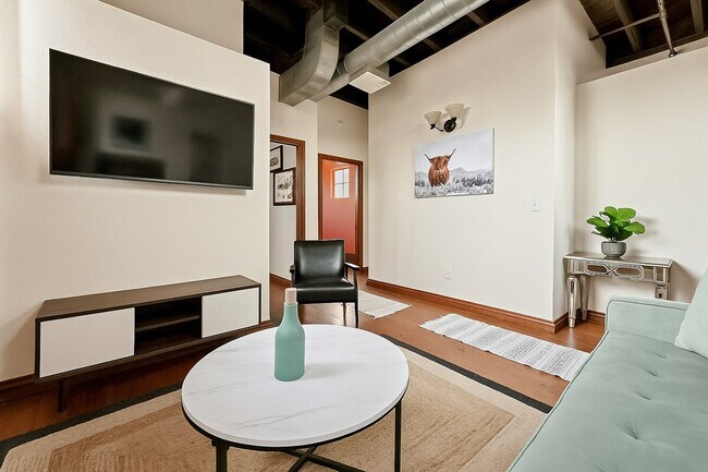 Foto del edificio - 521 N Jefferson Ave