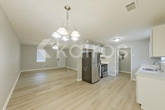 Foto del edificio - 320 Deer Park Dr