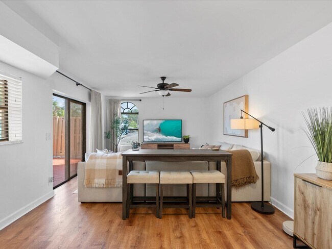 Foto del edificio - 4025 Village Dr