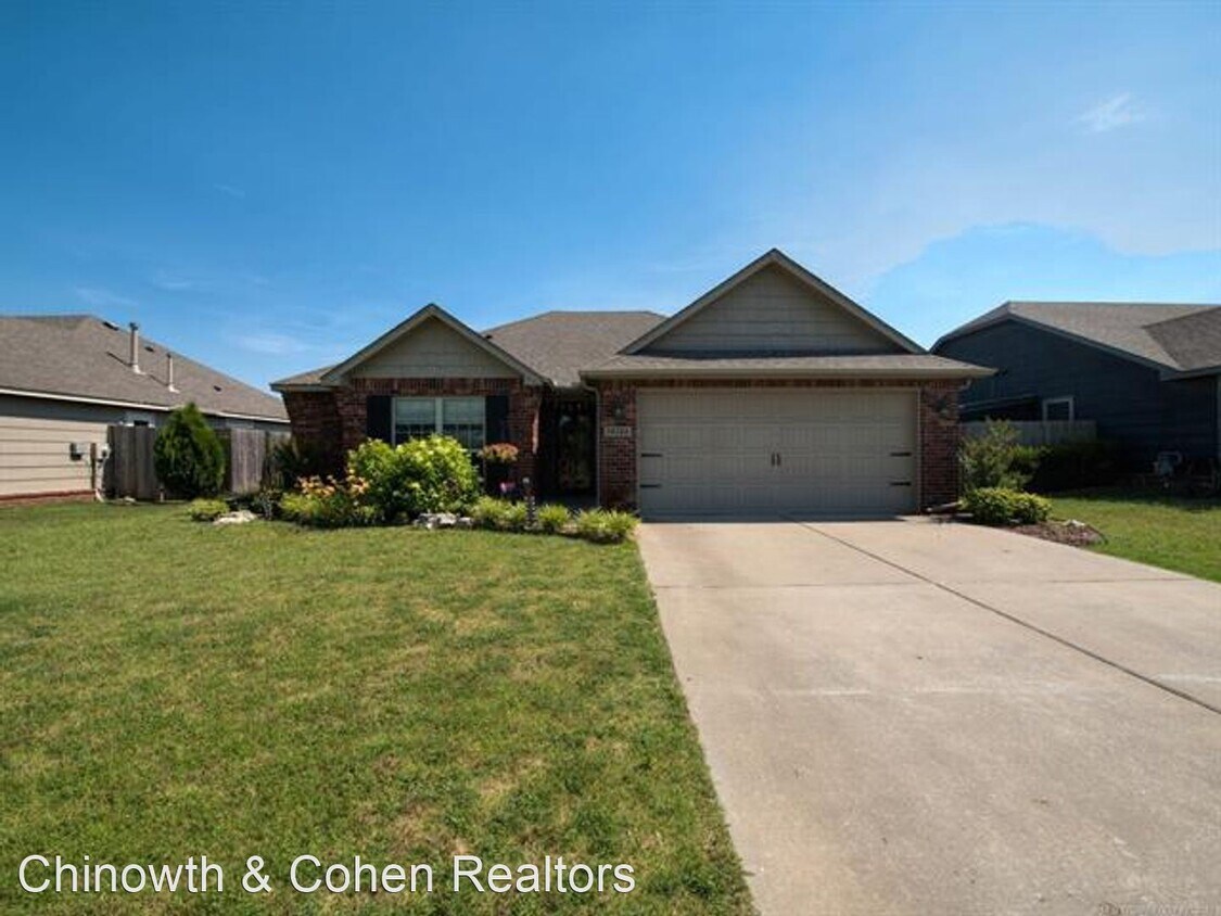 3 br, 2 bath House 18124 E 41st Pl House Rental in Tulsa, OK