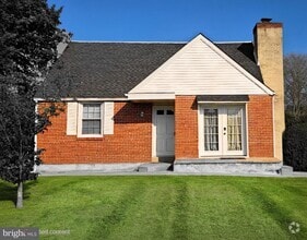 Building Photo - 22 Wayne Ave