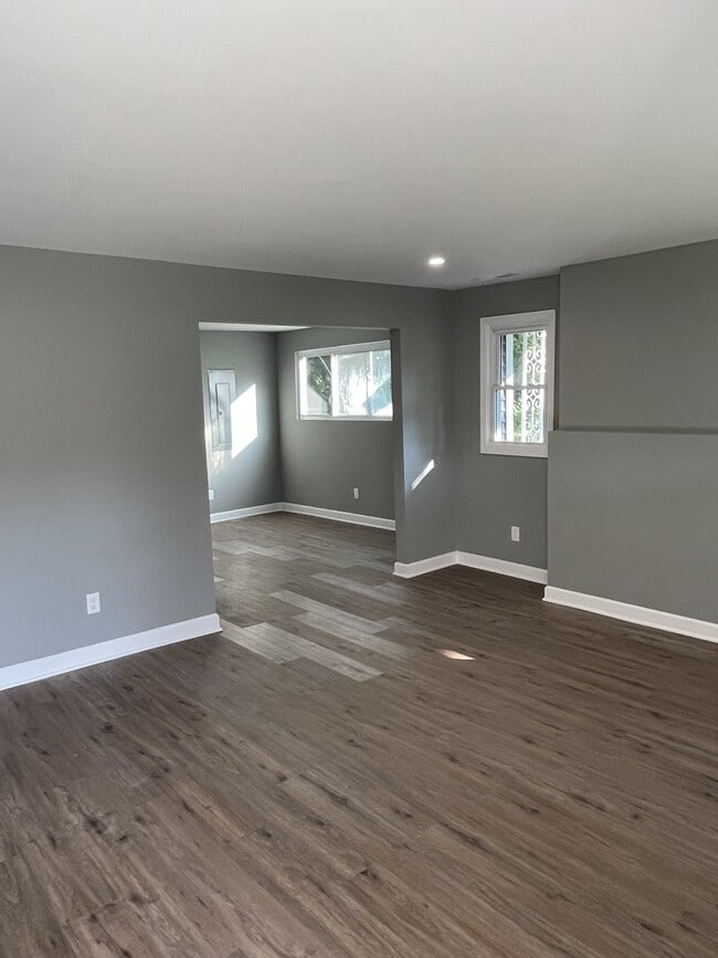 Building Photo - 1105 N Orchard Knob Ave
