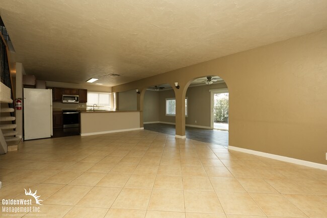 Foto del edificio - Spacious 4Bdm 2.5Ba Home with Loft in Las Vegas