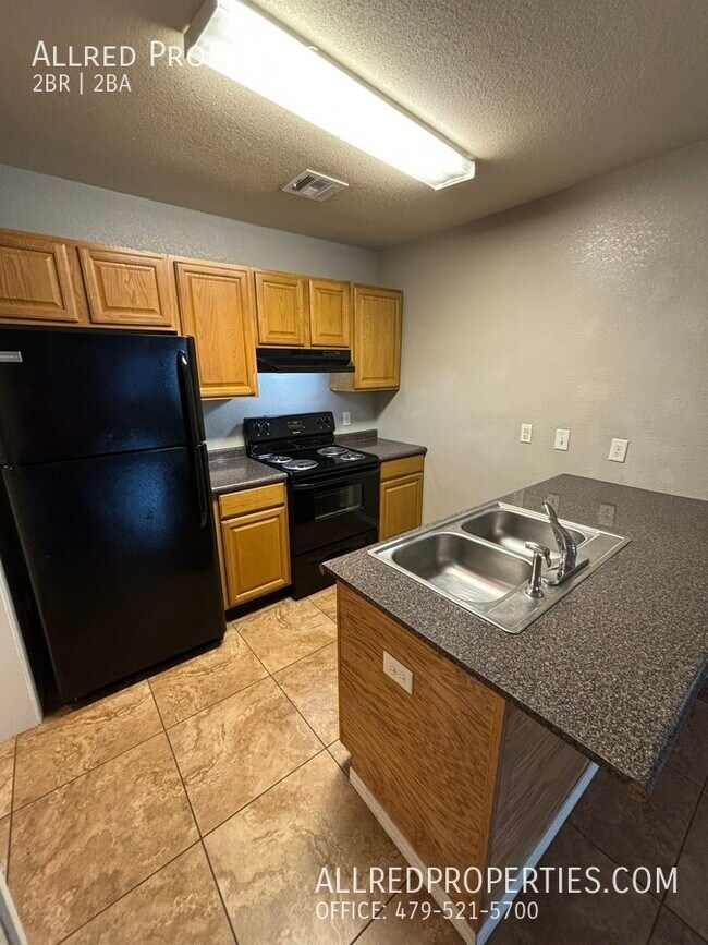 Building Photo - Located Close to the U of A and Downtown F...