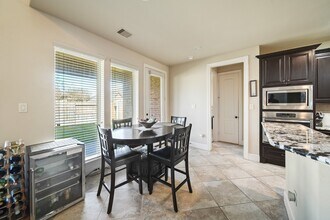 Building Photo - 2523 Crossvine Dr