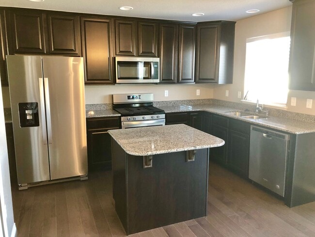 Foto del edificio - Beautiful 3 Bed, 2.5 Bath House in Windsor!